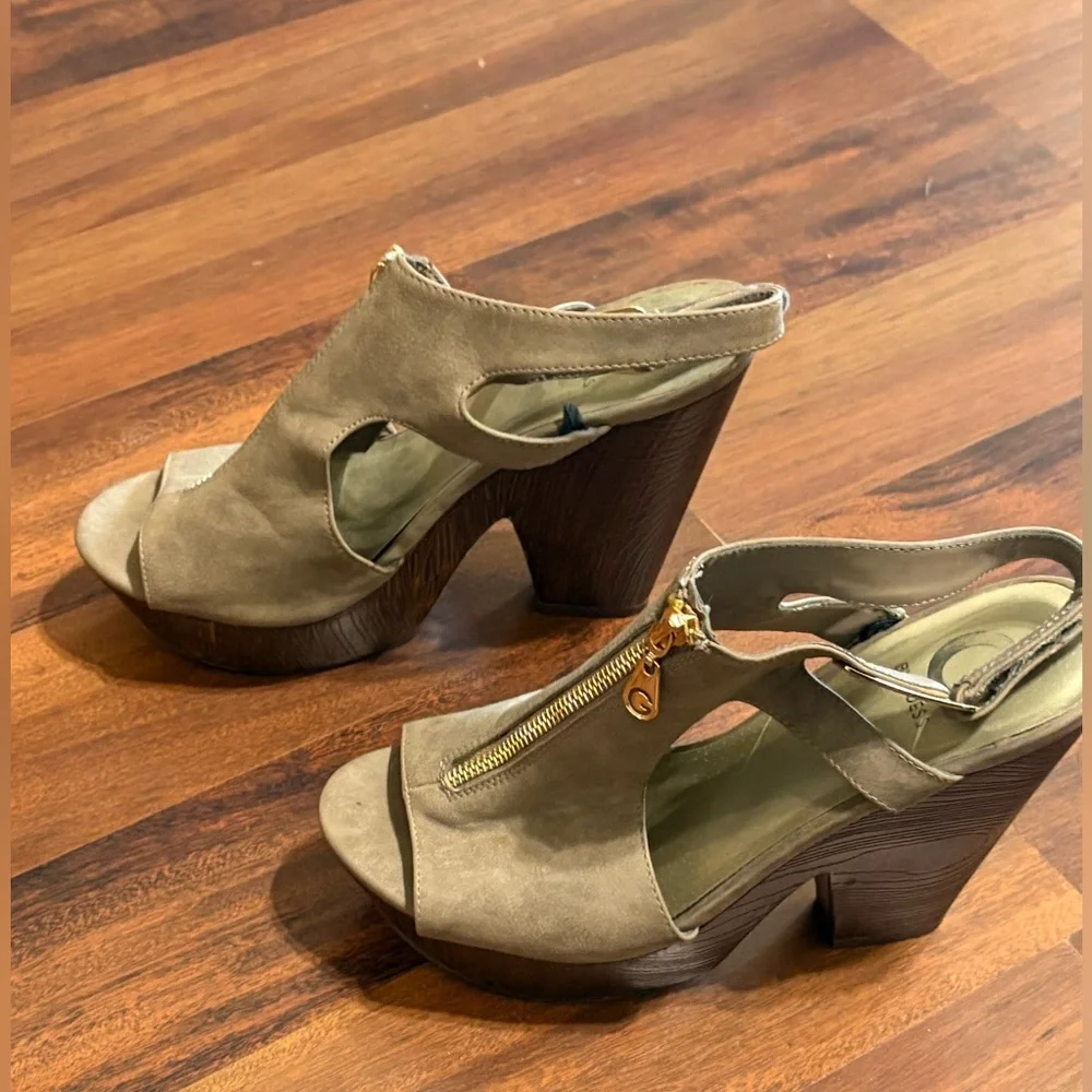 G by Guess Sailors Open-Toe Platform Heel Sandals – Size 10M